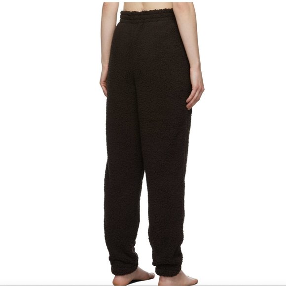 SOLD OUT NWT SKIMS Espresso Brown Teddy Jogger Lounge Pants Size Medium - Picture 3 of 4